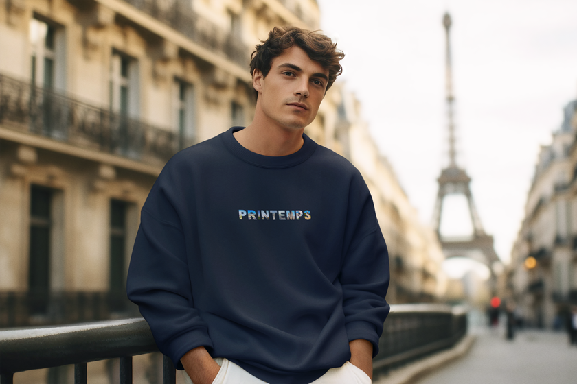 Navy blue sweatshirt with 'Printemps' – inspired by Paris and perfect for spring layering
